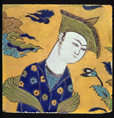 Azulejo representando busto de jovem |  Pérsia, Ispaão, c. 1620, período safávida Museu Calouste Gulbenkian, Lisboa © Fundação Calouste Gulbenkian/Foto: Catarina Gomes Ferreira