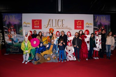 Francisco Palma, Mafalda Santos, Nuno Markl e Joao Guimaraes entre o elenco