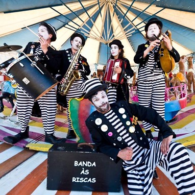Banda às Riscas (Almada, Portugal) – Banda às Riscas