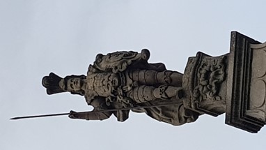 Estátua Guimarães Duas Caras 