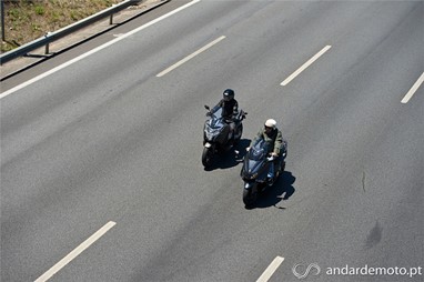 Apetece "dar ao punho" com estas duas motos...