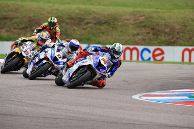 Na segunda, seria Peter Hickman a dominar