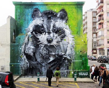 Guaxinão / © Bordalo II in "Pânico, Drama, Terror" - Galeria Arte Periférica-CCB