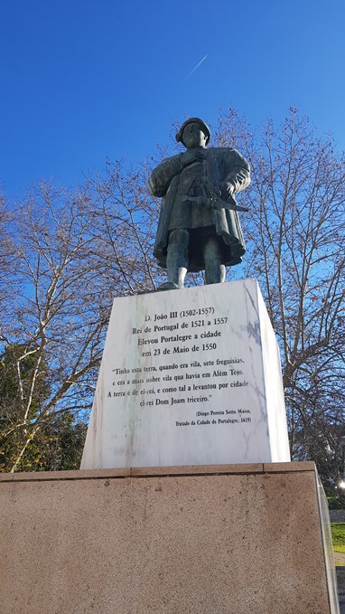 Estátua de D. João III