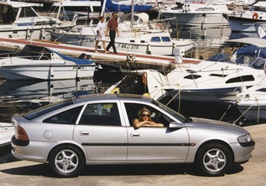 Opel Vectra - Com os ECOTEC DI 16V, a Opel tornou-se no primeiro fabricante a oferecer motores turbodiesel de injeção direta com quatro válvulas por cilindro
