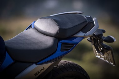 Banco em dois níveis não é tão macio quanto o do modelo antigo, pelo menos para o piloto