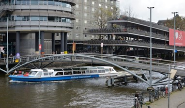 4 - Parque para bicicletas na Estação Central de Amesterdão com capacidade para 2.500 bicicletas em três pisos