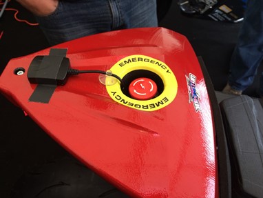 As motos têm de ter um sistema que permita os comissários de pista desligá-las rapidamente.