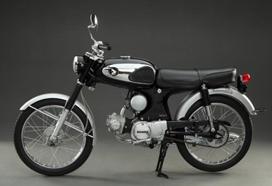 Honda S90 de 1966 vencedora categoria Personalizações