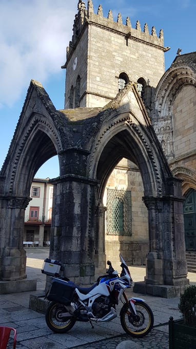 No Largo da Oliveira