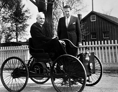 Henry Ford e o neto Henry Ford II 1946