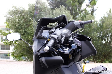 Compartimentos para pequenos objectos da Yamaha TMAX 530 ABS