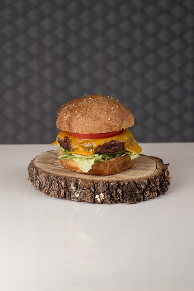 Questes - Burger de picanha, queijo cheddar e ketchup de framboesa 