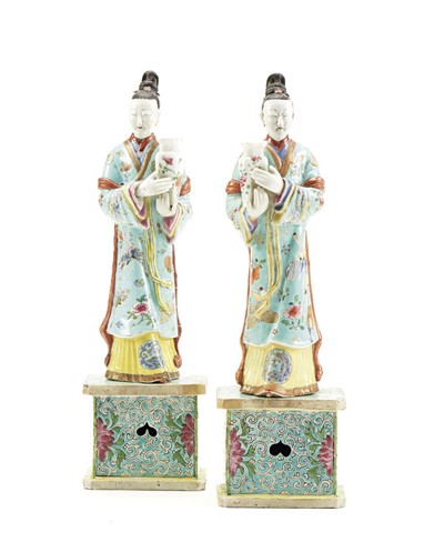 Par de figuras em porcelana chinesa CI