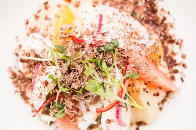 Ceviche de Camarão e vieira com puré de aipo e citrinos