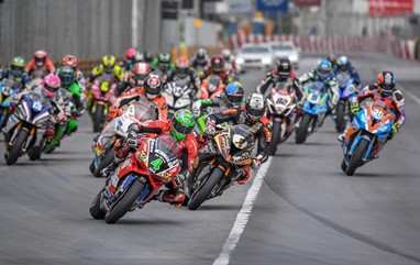 Arranque do GP com Irwin já à frente