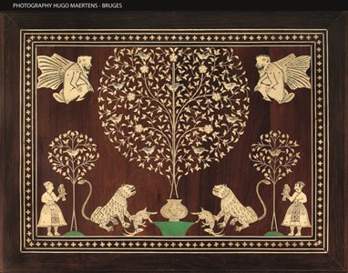 Escritório  Índia mogol, séc. XVII Teca, sissó, marfim natural e tinto e ferro 33x49,3x37,3cm Museu do Oriente, FO/0531 © Hugo Maertens/BNP Paribas/Museu do Oriente