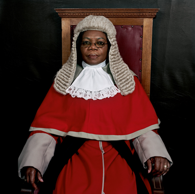 The Honourable Justice Julia Sakardie-Mensah |  Série Judges Botswana, 2005 © Pieter Hugo, Courtesy Stevenson Gallery, Cape Town-Johannesburg / Yossi Milo Gallery, New York