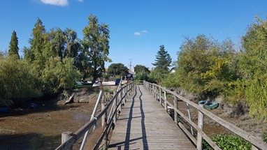 Palhota vista da extremidade do cais