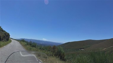 Serra da Arada- em frente para onde vamos à direita de onde vimos