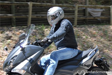 Yamaha TMAX 530 em movimento...