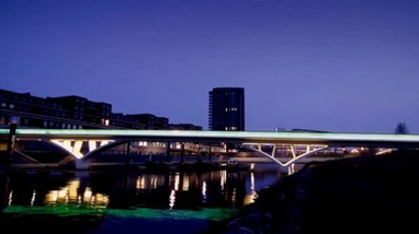 7 - Ponte Weerdsprong em Venlo, Holanda. Ponte pedestre e ciclável desenhada pela Ipv Delft.