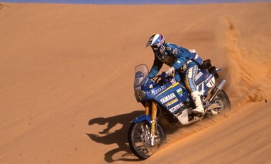Peterhansel foi de 2 para 4 rodas vencendo o Dakar