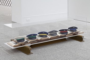 Retorno às categorias por cores, 1989-2002 (CP–Comboios de Portugal). Coleção João Pedro Teixeira. Fotografia: David Rato