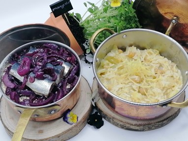 Sardinhas de meia cura abafadas em vinho verde tinto sobre arroz de grao-de-bico e repolho