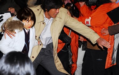 "Nobody to Watch Over Me" © 2009 FUJI TELEVISION NETWORK, NIHON EIGA SATELLITE BROADCASTING CORPORATION, TOHO