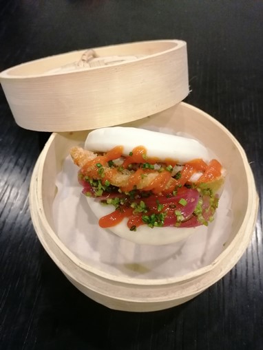 In Diferente  Chef Angélica Salvador  - Bao de sardinha, salada algarvia e pimentos fumados