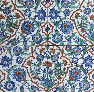 Painel de azulejos |  Iznik, Turquia, c. 1575 Museu Calouste Gulbenkian, Lisboa © Fundação Calouste Gulbenkian/Foto: Catarina Gomes Ferreira