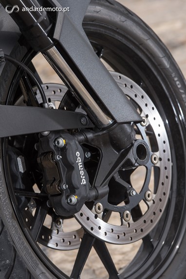 Travagem assinada pela Brembo