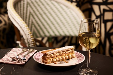 Pistachio Praliné Millefeuille ©Francis Amiand