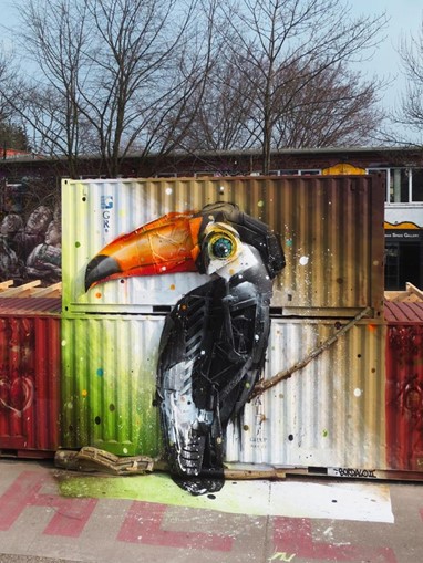 Froehlicher Tucan /©Bordalo II in Berlim