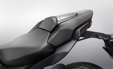 Honda CB650R em Cinzento Metalizado Mate Dim - detalhe