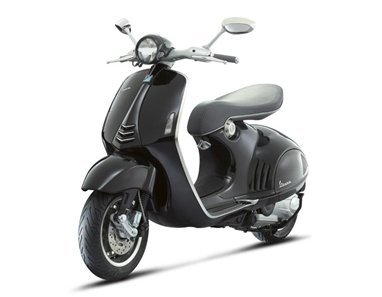 Vespa 946 Preta com Assento Cinzento