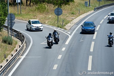 Vamos entrar em auto-estrada com a Integra 750 e TMAX 530