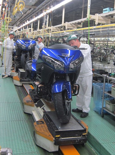 Produção do modelo Goldwing 2015 na fábrica de Kumamoto
