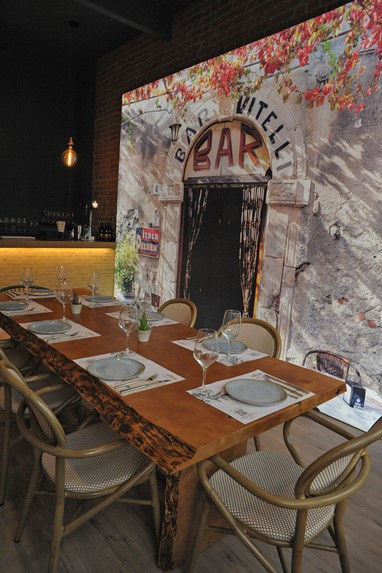 La Mafia se sienta a la mesa ©Maria Mattos
