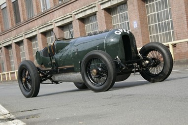 Opel Green Monster - O Opel Rennwagen de 1914 tinha 12.300 cc, quatro válvulas por cilindro e debitava a elevadíssima potência de 260 cv, sendo capaz de levar o ‘Grünes Monster’ de 2000 kg de peso a atingir 228 km/h