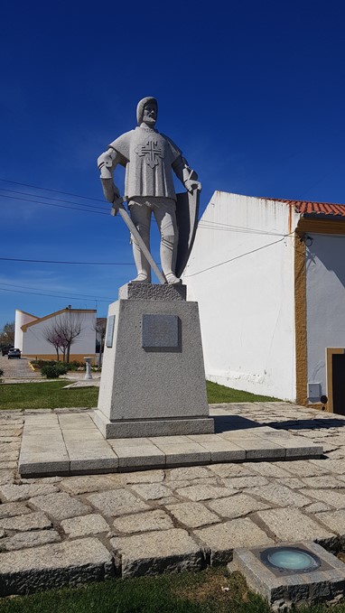 Flor da Rosa - Estátua de D. Nuno Álvares Pereira.