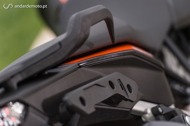 Pegas do passageiro bastante ergonómicas