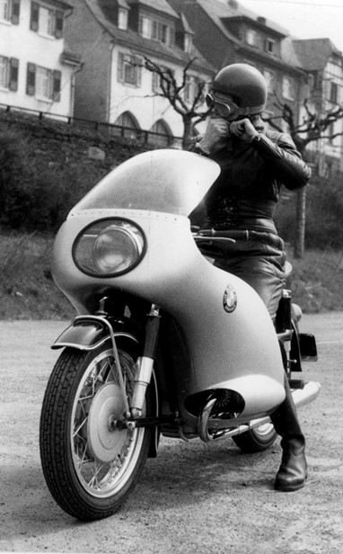 A testar a carenagem Peel na BMW R69S