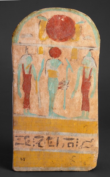 Estela de Iru  Arenito policromo Egipto, séc. XII-IV a.C – Império Novo ou Época Baixa  26x14cm Museu Nacional de Arqueologia, Inv.º E 41 © DGPC/ADF – José Rúbio