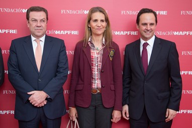 António Belo, administrador-delegado da MAPFRE; Infanta Elena Borbón; Fernando Medina, presidente da câmara de Lisboa