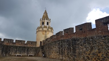 Castelo - Muralha e torreão