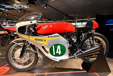 1966 Honda RC166 250cc Mike Hailwood