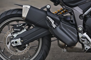 Balança dupla e ponteira pintada de preto são a marca registrada da Multistrada 950