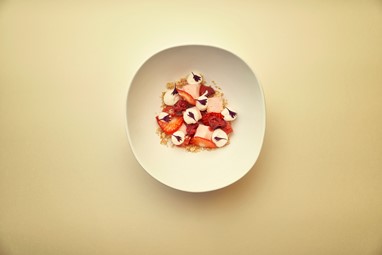 Morangos com espuma de iogurte